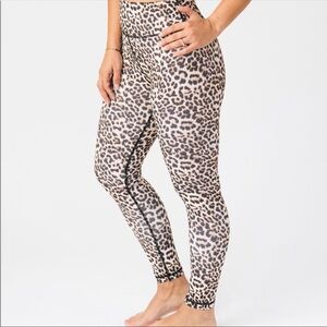 Zia Brilliant Scrunchy What Leopard Leggings
Size 12